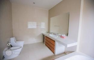 6-bedroom villa 1,170 m² in Mae Nam for $566,000