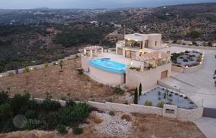 5-bedroom villa 500 m² in Tsivaras for 3,000,000 €