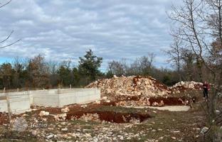 Land plot 600 m² in Marcana for 118,000 €