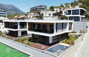4-bedroom villa 265 m² in Kargicak for 49,920,000 TRY