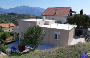 4-bedroom house 160 m² in Radovići for 368,000 €