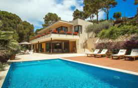 Exclusive villa with a swimming pool and a garden in a gated residence with an access to the sandy beach, Tossa de Mar, Spain for 10,700 € per week