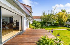 Detached house – Garches, Ile-de-France, France for 1,750,000 €