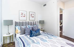 3-bedroom apartment in Blue Jays Way for C$1,206,000