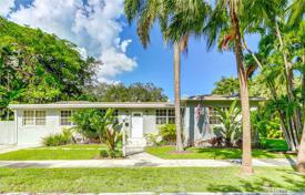 Cozy cottage with a plot and a terrace, Miami, USA for $750,000
