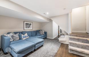 9-bedroom townhouse in Old Toronto for C$1,507,000