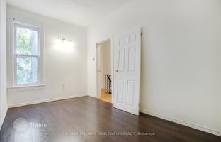 6-bedroom townhouse in Adelaide Street West for 842,000 €