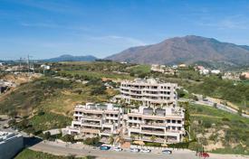 Exclusive apartments with 3 bedrooms and sea views in Estepona for 356,000 €