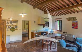 6-bedroom villa 2,000 m² in Bucine for 2,850,000 €