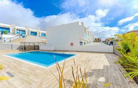Modern three-level turnkey townhouse in El Medano, Tenerife, Spain for 618,000 €