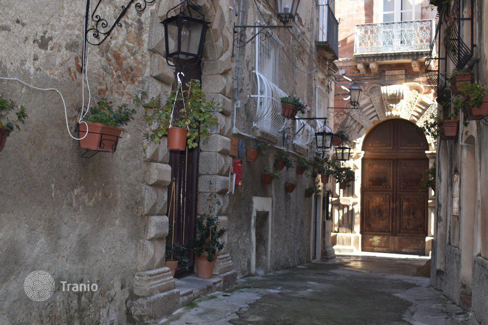 Real estate in Tropea, Italy at a price of 245,000 € Tranio