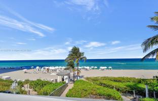 2-bedroom apartments in condo 129 m² in Collins Avenue for $1,698,000