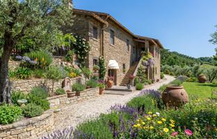 4-bedroom country house 395 m² in Assisi for 1,200,000 €