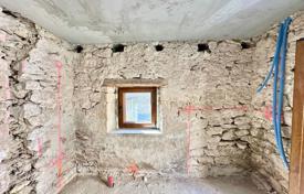ISTRIA, BRTONIGLA — Small house with big potential for 69,000 €
