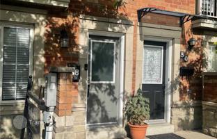 8-bedroom townhouse in North York for C$1,084,000